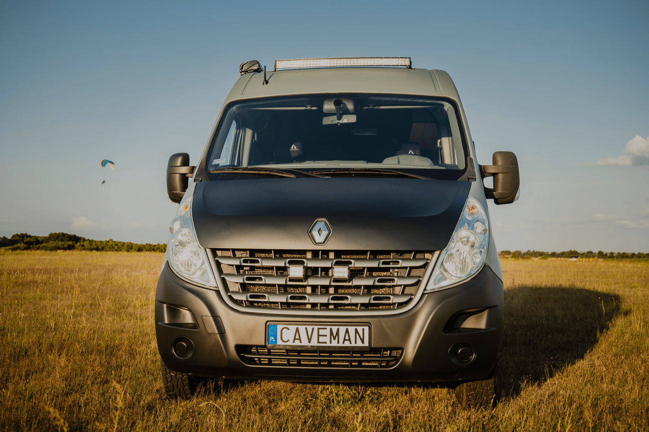 zabudowa-renault-master-cave-one