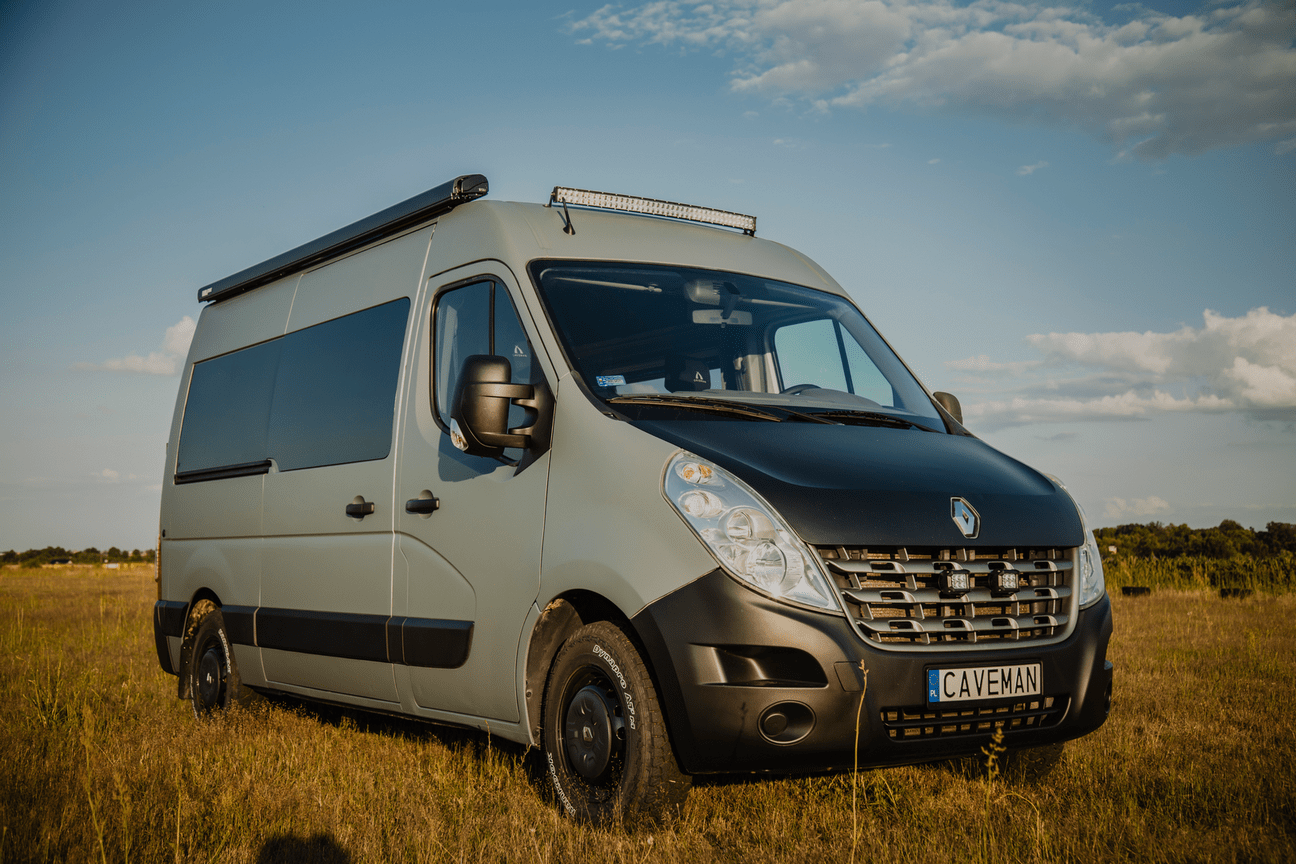 zabudowa-renault-master-cave-one_2