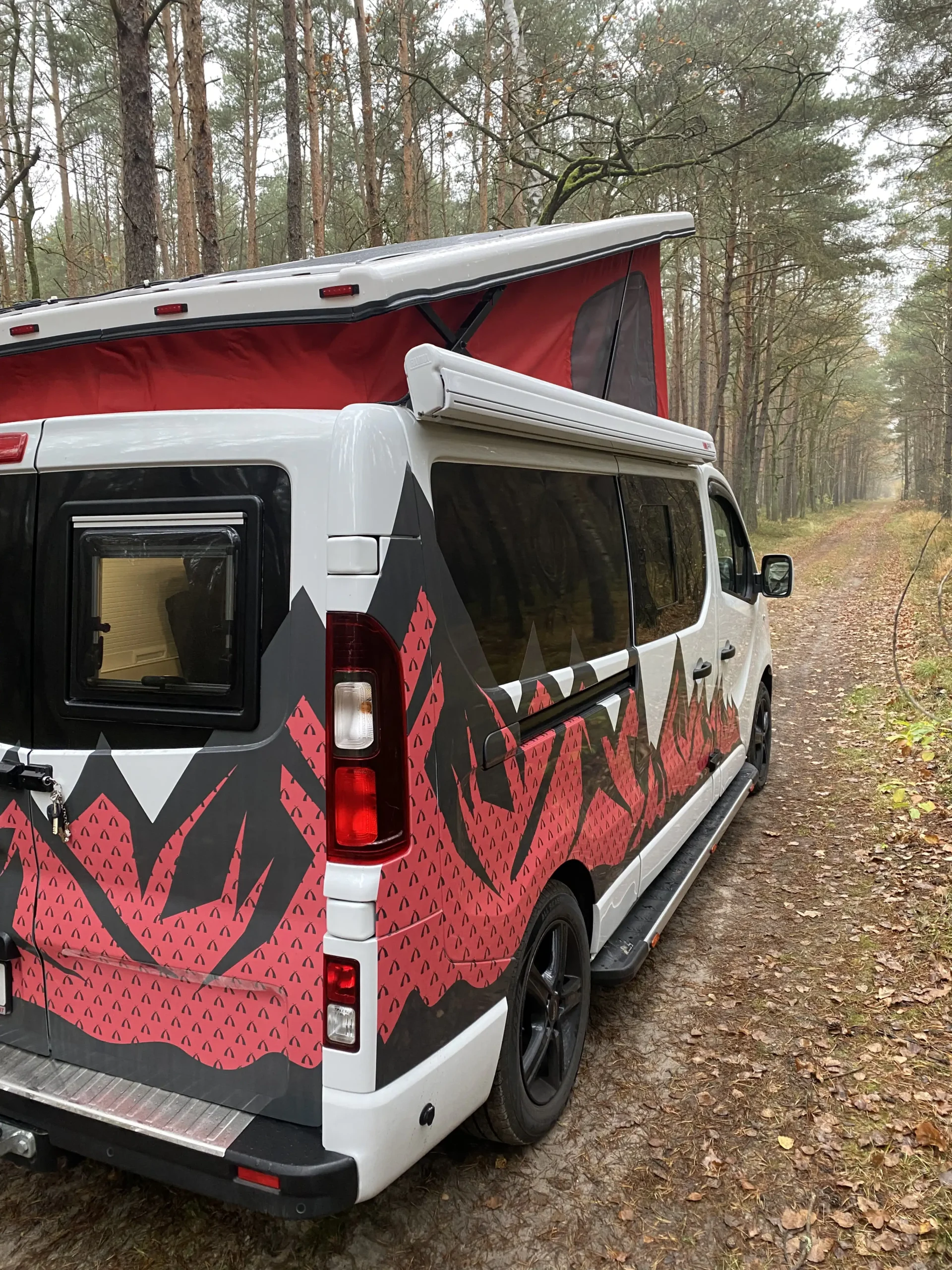 renault-traffic-indywidualna-caveman-kampery-przebudowa-busow-na-kampery15