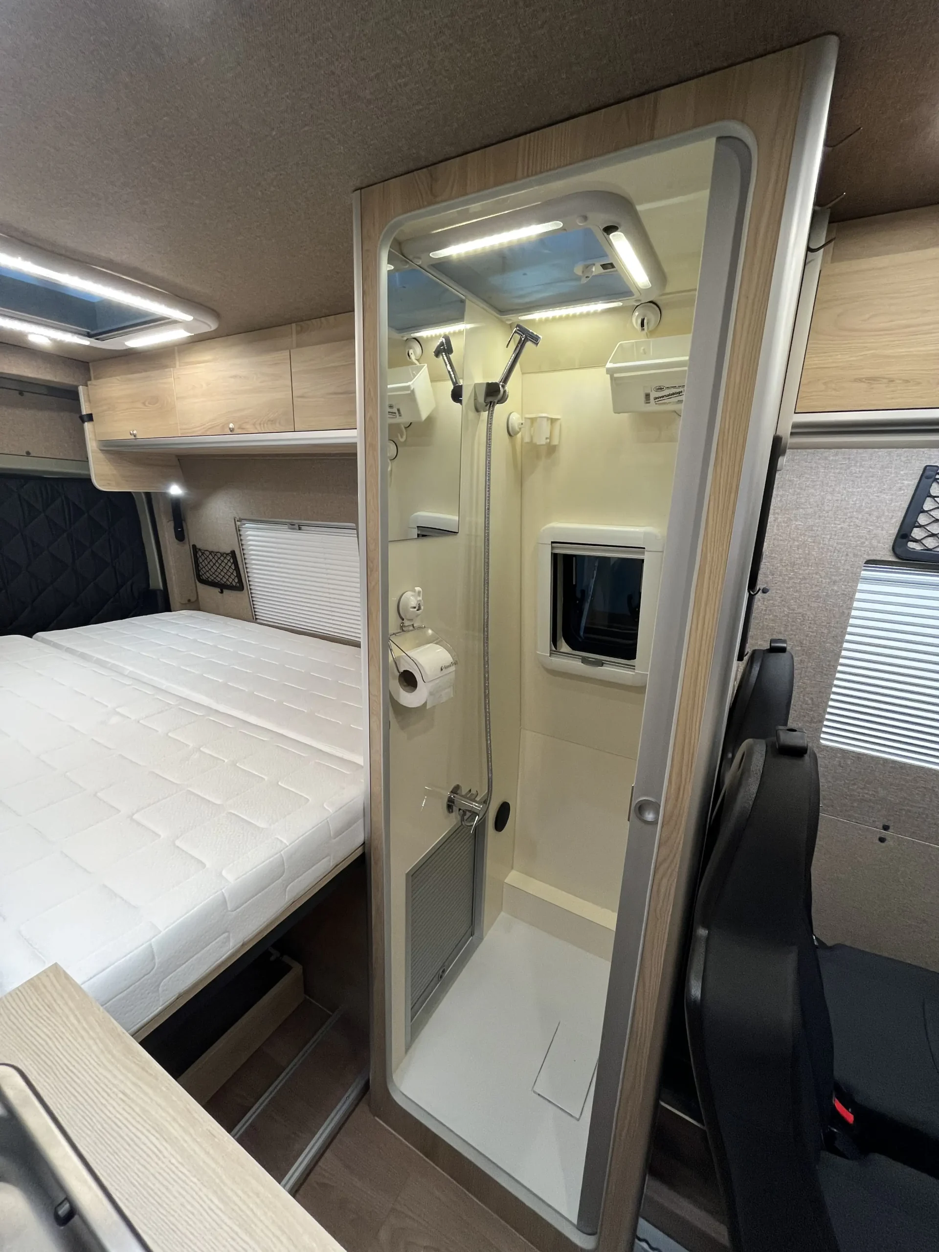 Rock-rider-caveman-kampery-przebudowa-busow-na-kampery2