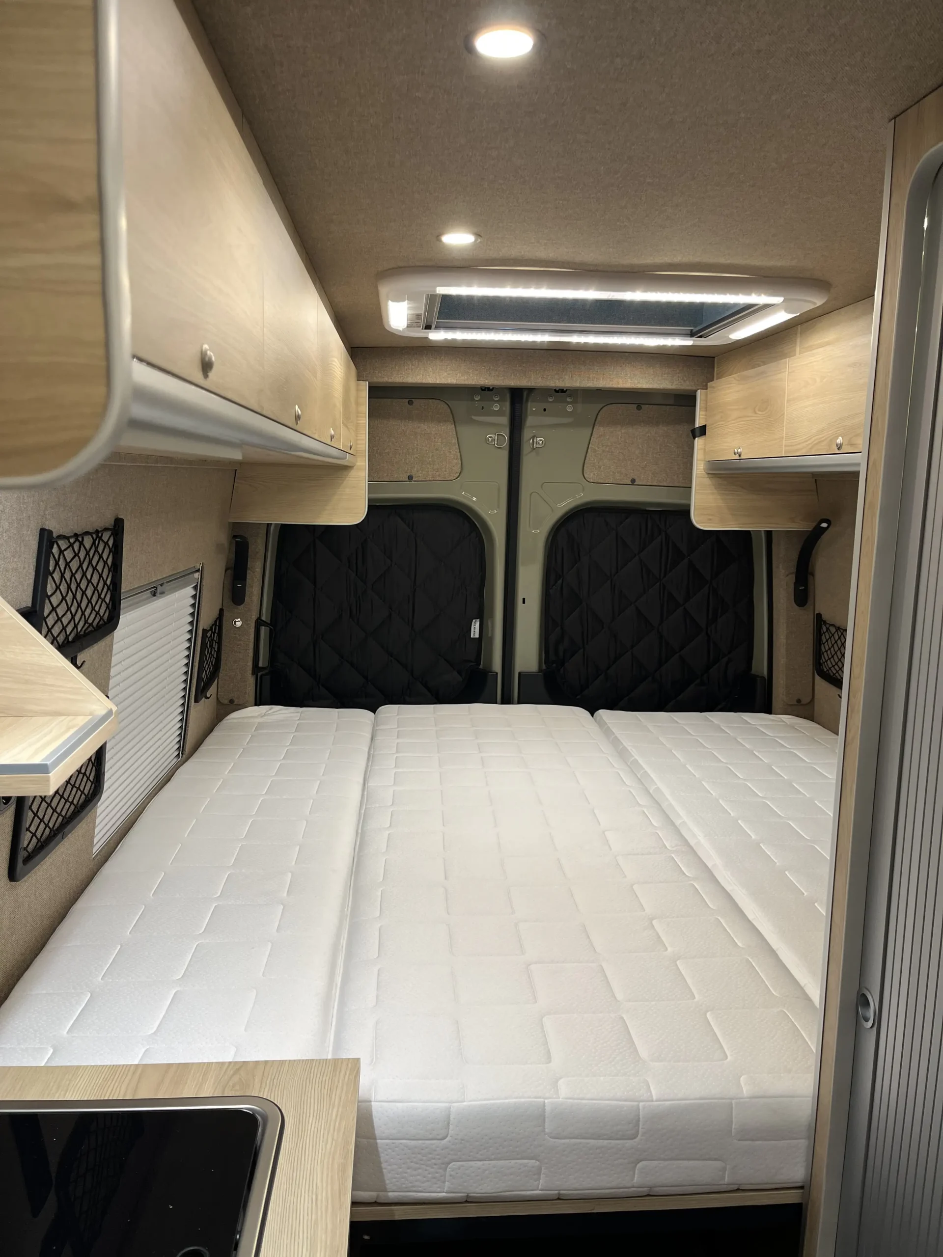 Rock-rider-caveman-kampery-przebudowa-busow-na-kampery5