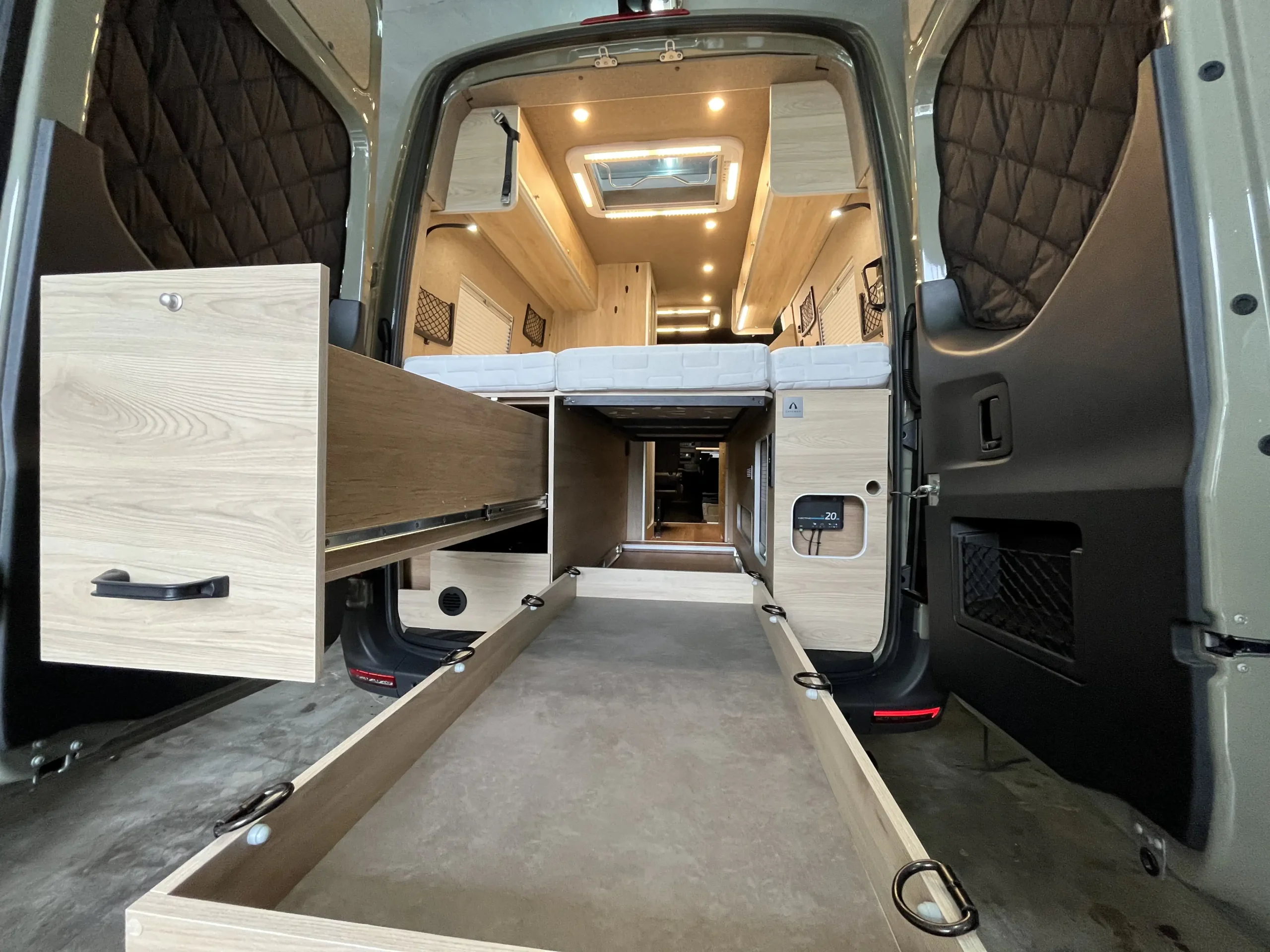 Rock-rider-caveman-kampery-przebudowa-busow-na-kampery9